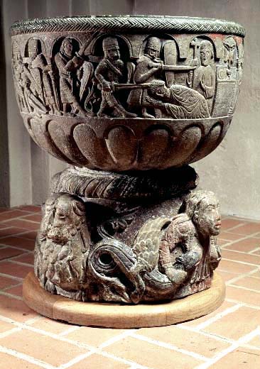 Dopfunt gjord av stenmästaren Tove. Från Lyngsjö kyrka i Skåne, 1100-tal.