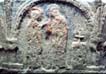 Bild: 9121007 (9121007.jpg). Motiv: tv� gestalter framf�r altare med kors. Foto: Lennart Karlsson